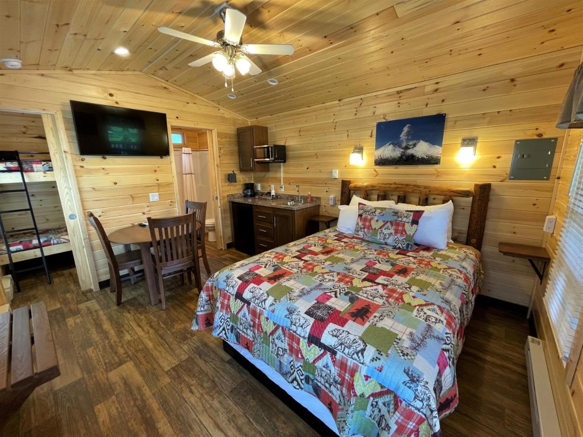 Lone Fir Resort Cougar Kültér fotó