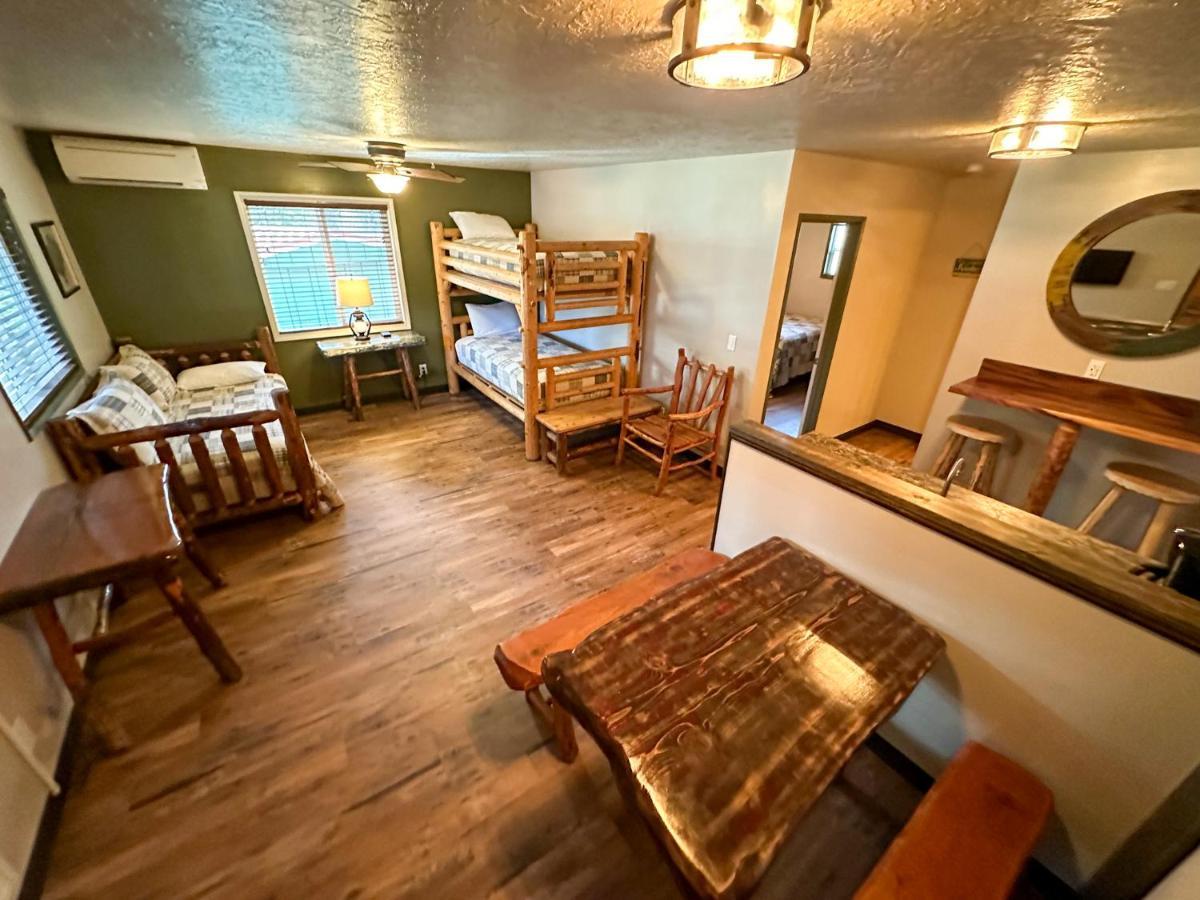 Lone Fir Resort Cougar Kültér fotó