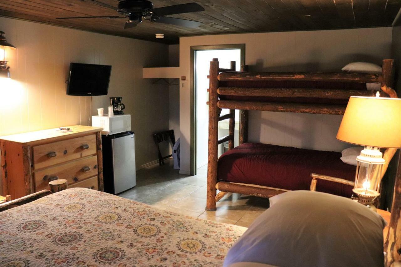 Lone Fir Resort Cougar Kültér fotó