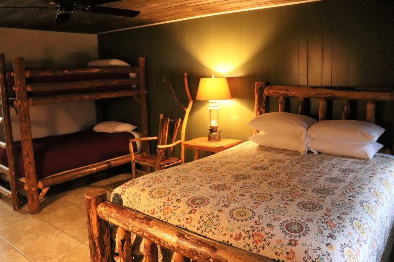 Lone Fir Resort Cougar Kültér fotó