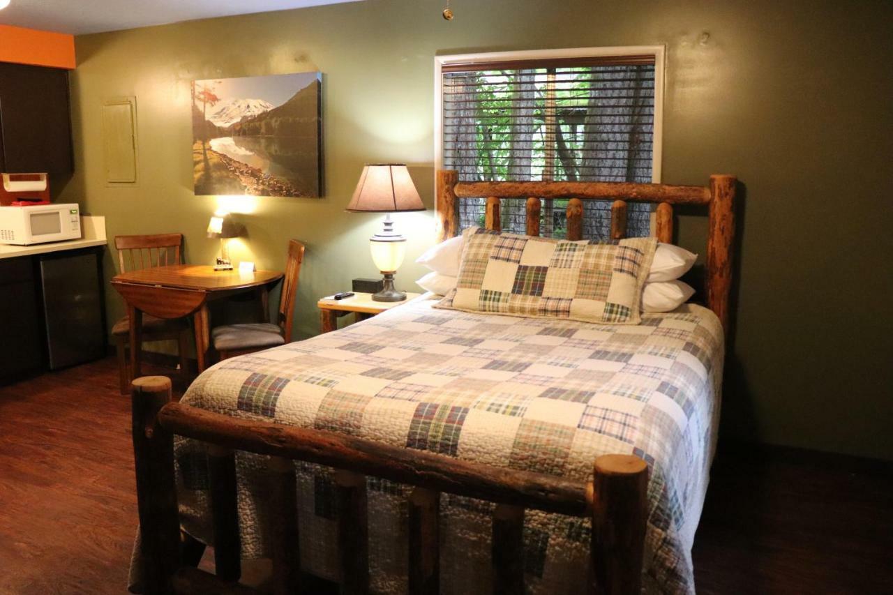 Lone Fir Resort Cougar Kültér fotó