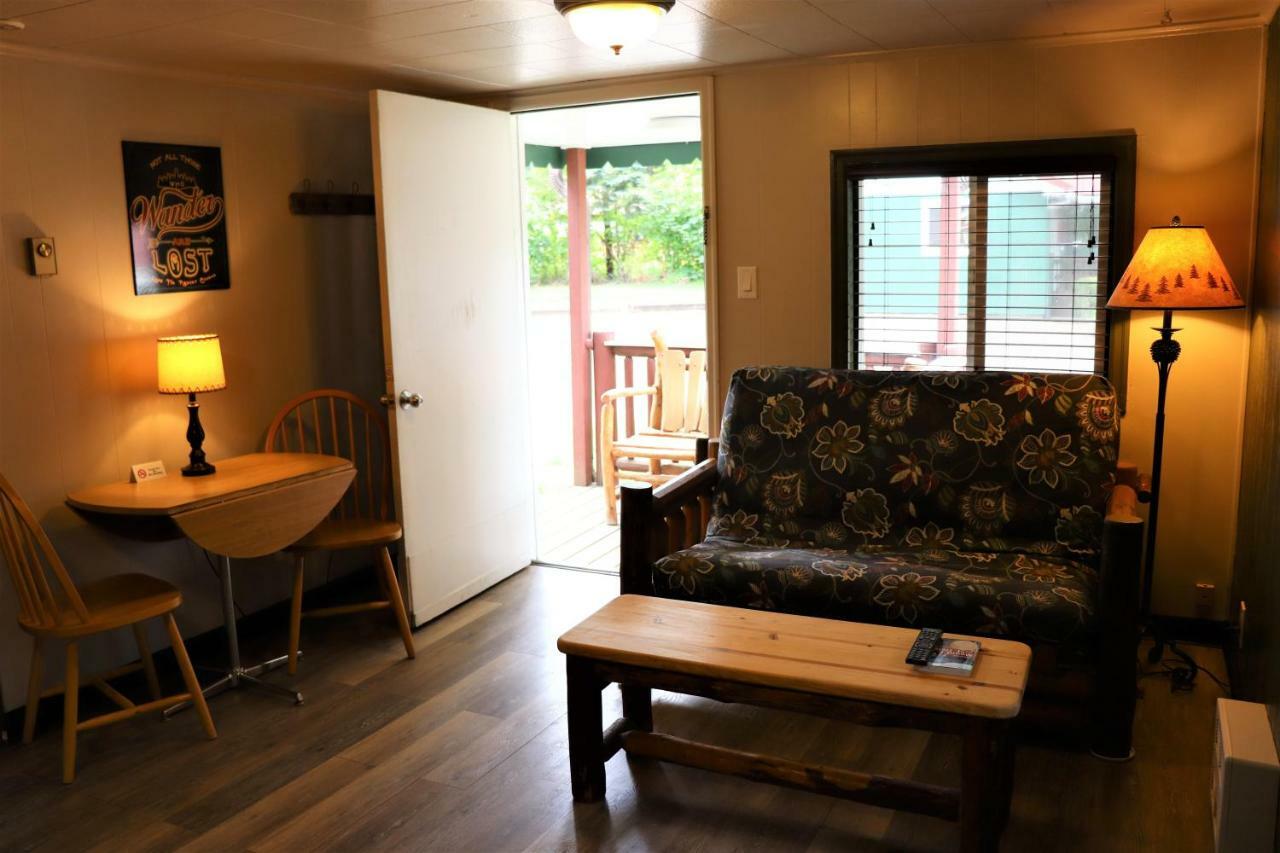 Lone Fir Resort Cougar Kültér fotó