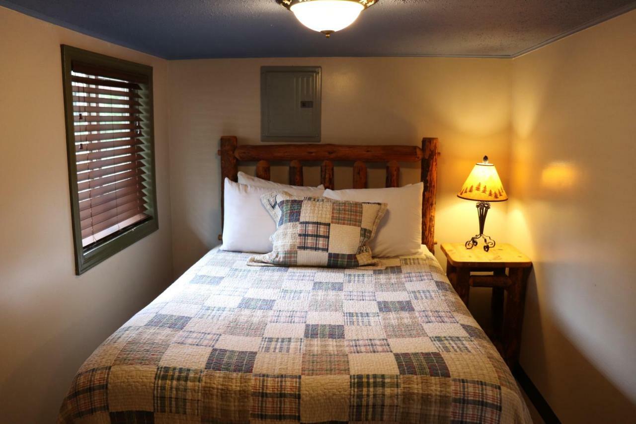 Lone Fir Resort Cougar Kültér fotó
