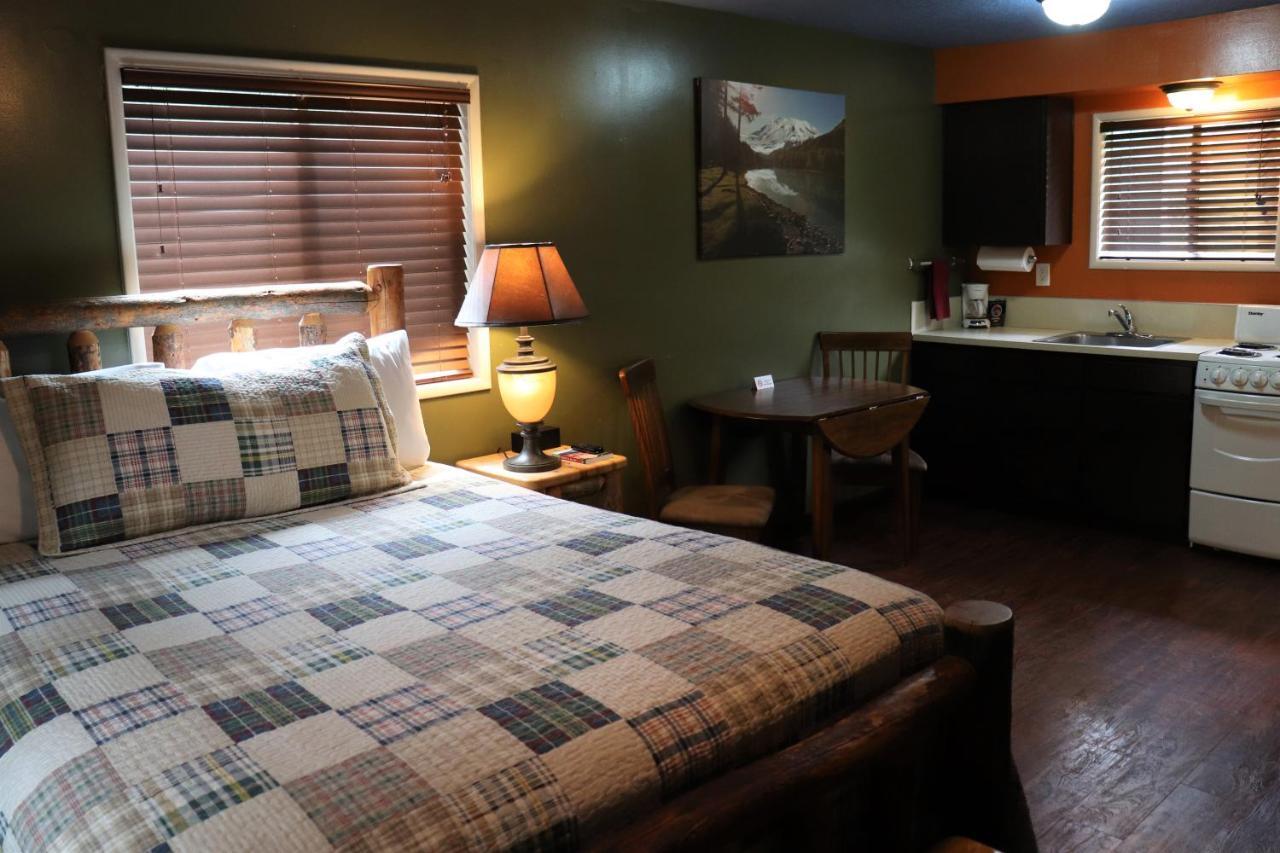 Lone Fir Resort Cougar Kültér fotó