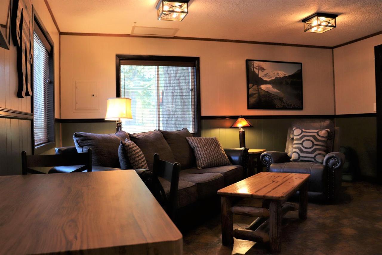 Lone Fir Resort Cougar Kültér fotó