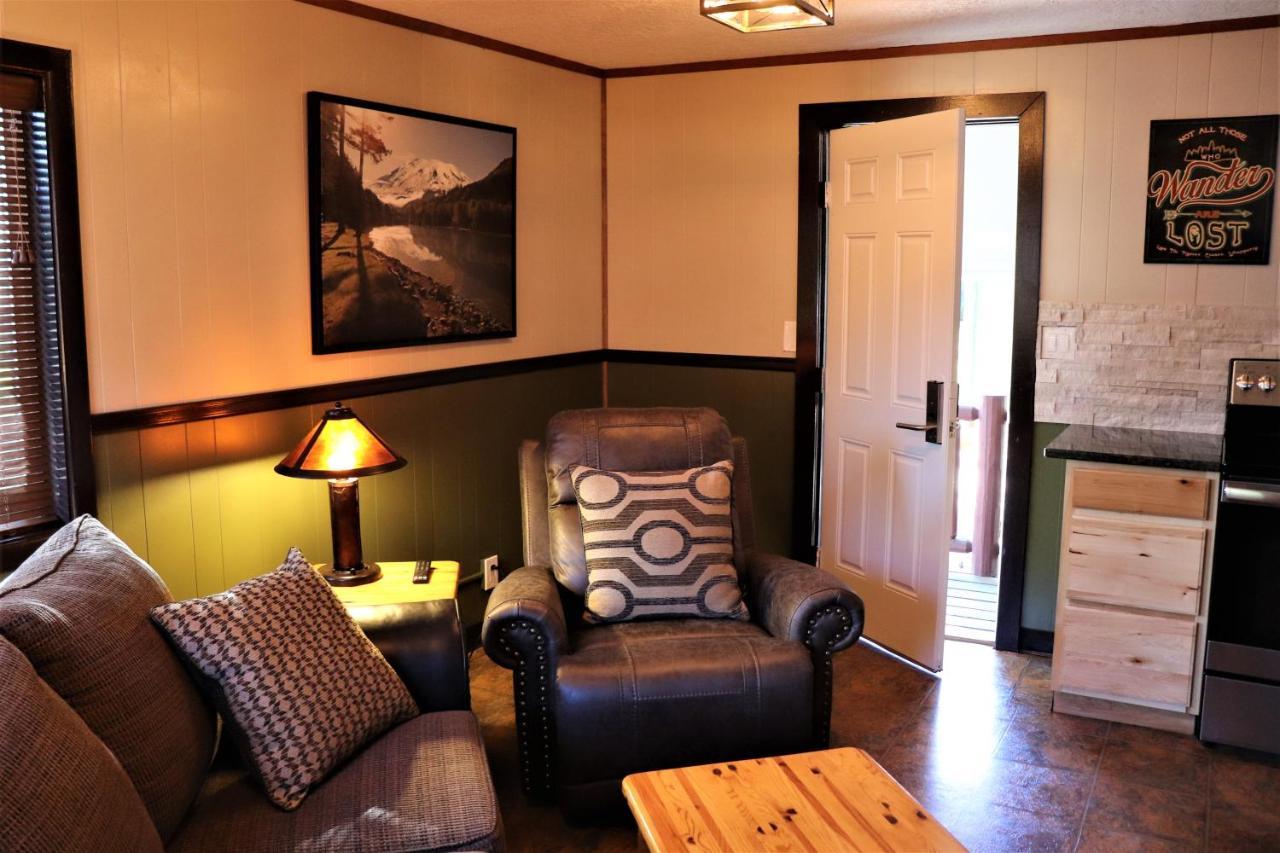 Lone Fir Resort Cougar Kültér fotó